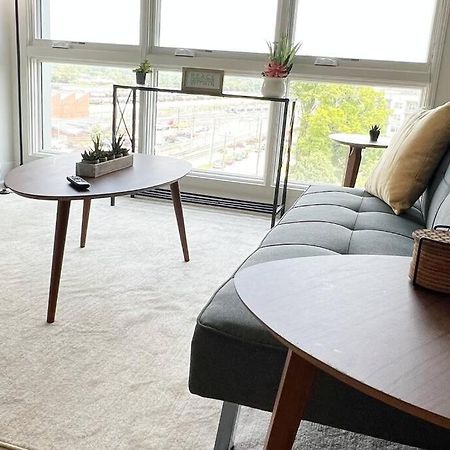 Studio Apartment, Queen Bed, Wifi, Kitchen, Washer & Dryer In シャーロット エクステリア 写真